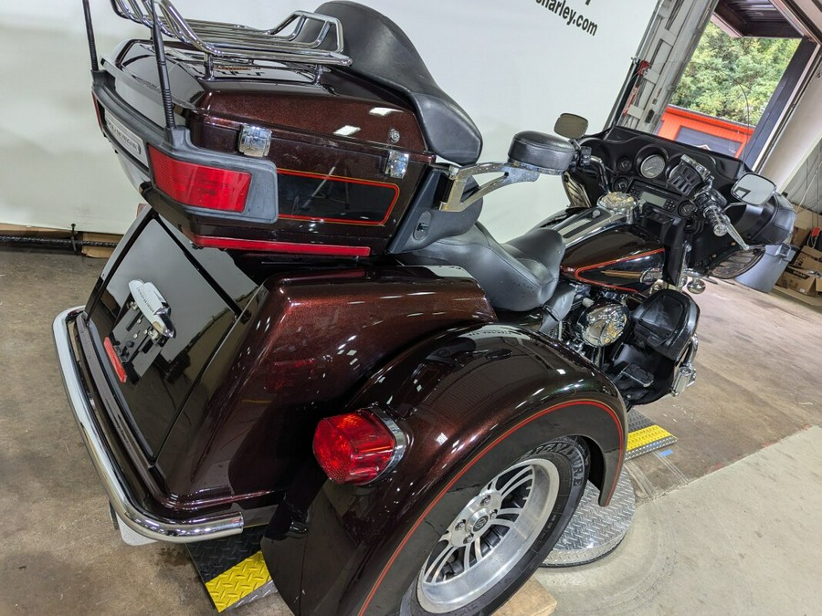 2011 Harley-Davidson Tri Glide Ultra Classic® Two-Tone Merlot Sunglo/Vivid B