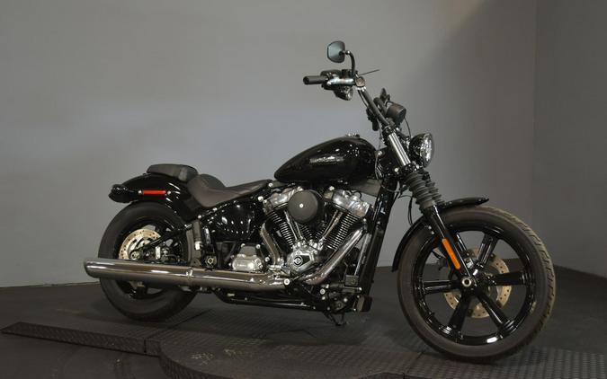 2025 Harley-Davidson Street Bob Vivid Black w/Cast Wheels