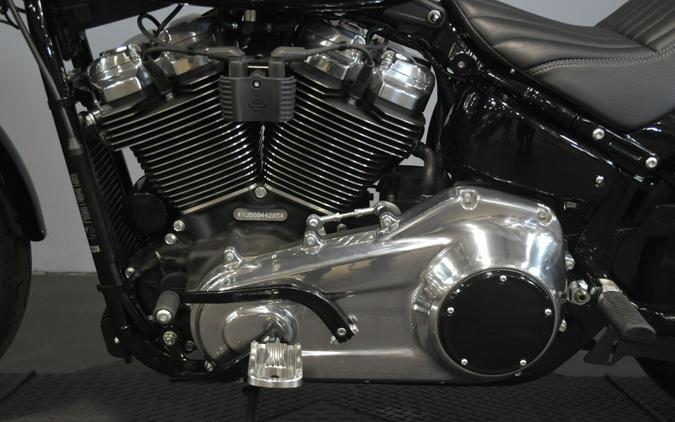 2025 Harley-Davidson Street Bob Vivid Black w/Cast Wheels