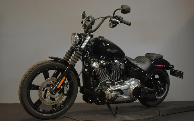 2025 Harley-Davidson Street Bob Vivid Black w/Cast Wheels