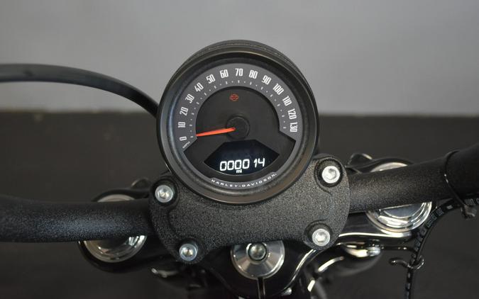 2025 Harley-Davidson Street Bob Vivid Black w/Cast Wheels