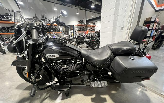 2021 Harley-Davidson® Heritage Classic 114 Vivid Black FLHCS