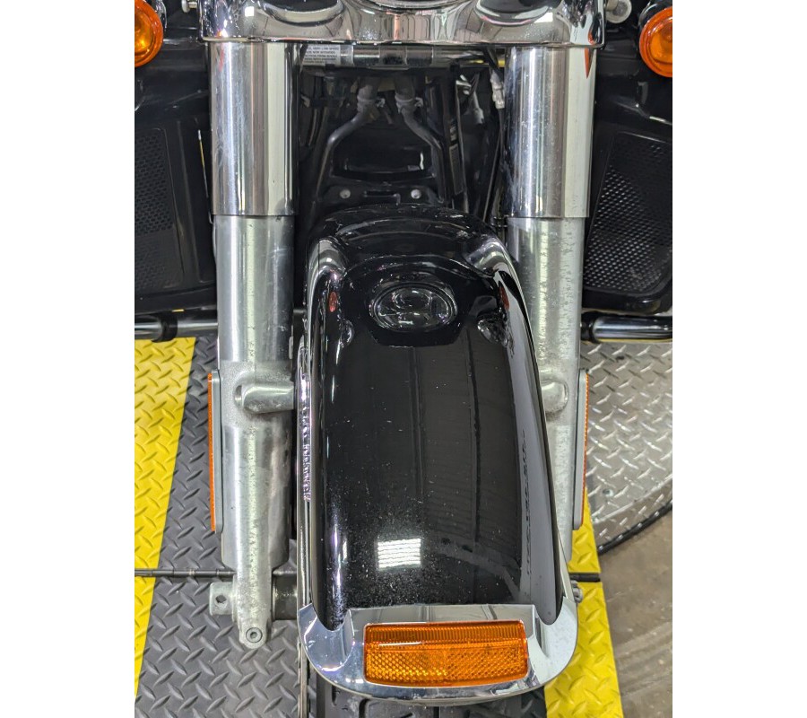 2017 Harley-Davidson Tri Glide Ultra Vivid Black