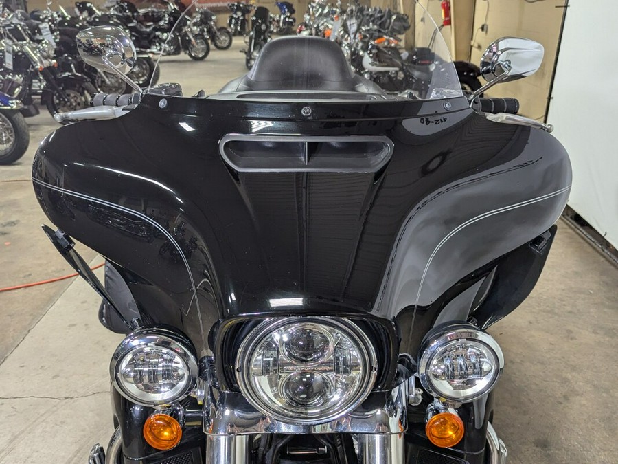 2017 Harley-Davidson Tri Glide Ultra Vivid Black