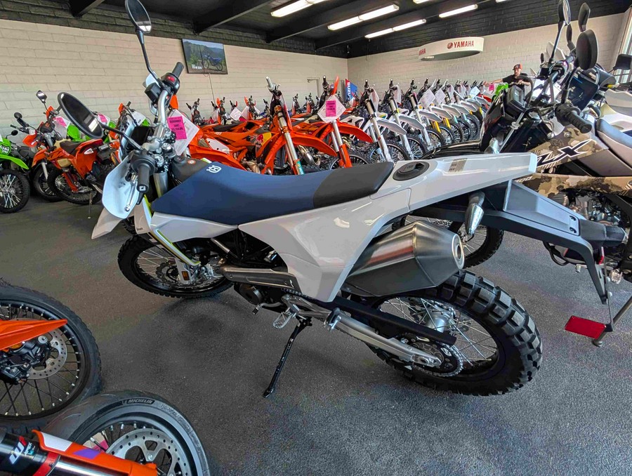2027 Husqvarna 701 Enduro - 789274