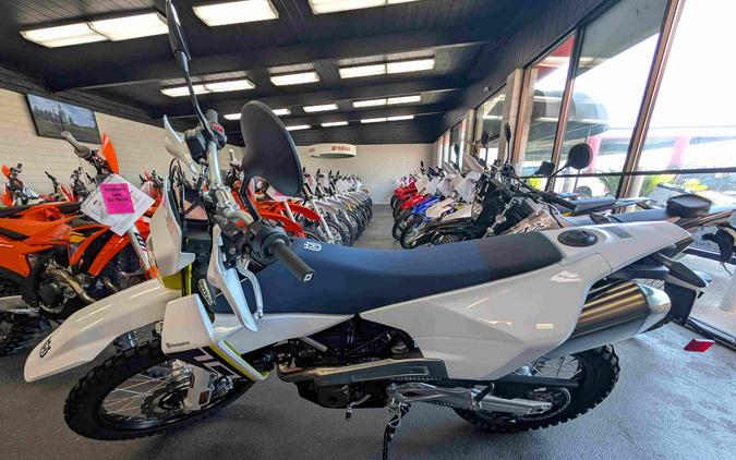 2027 Husqvarna 701 Enduro - 789274