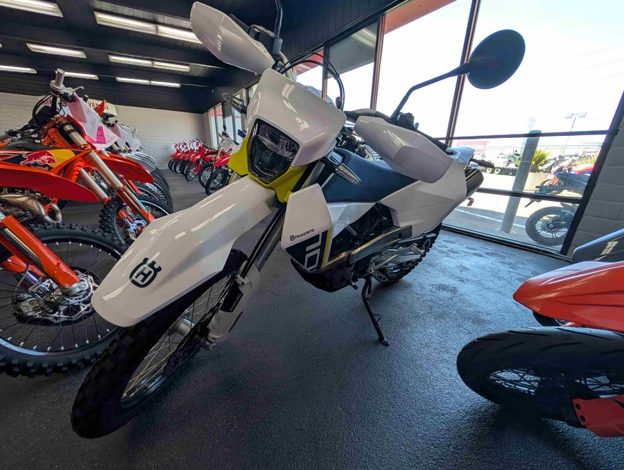 2027 Husqvarna 701 Enduro - 789274