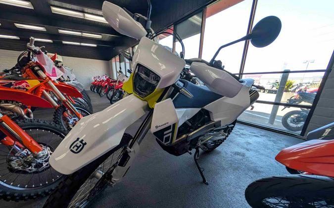 2027 Husqvarna 701 Enduro - 789274