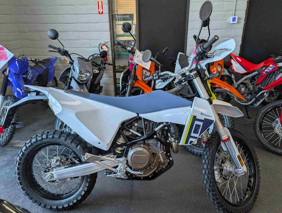 2027 Husqvarna 701 Enduro - 789274