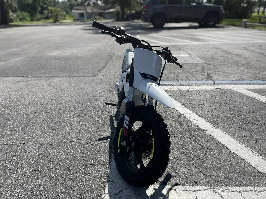 2025 Husqvarna® EE 2