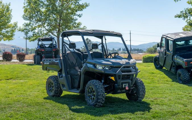 2025 Can-Am™ Defender DPS HD9