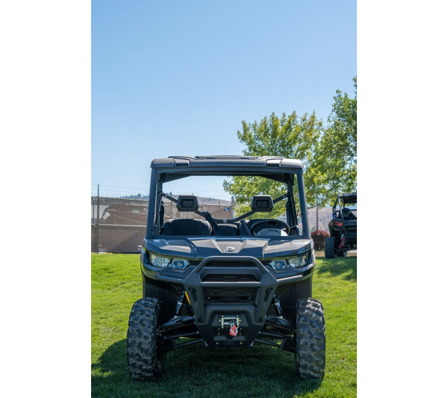 2025 Can-Am™ Defender DPS HD9