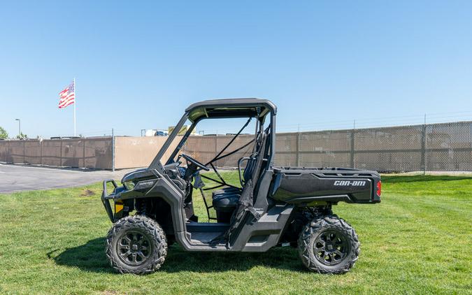 2025 Can-Am™ Defender DPS HD9