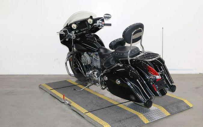 2017 Indian Motorcycle® Chieftain® Thunder Black Pearl