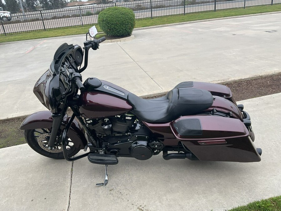 FLHXS 2018 Street Glide® Special