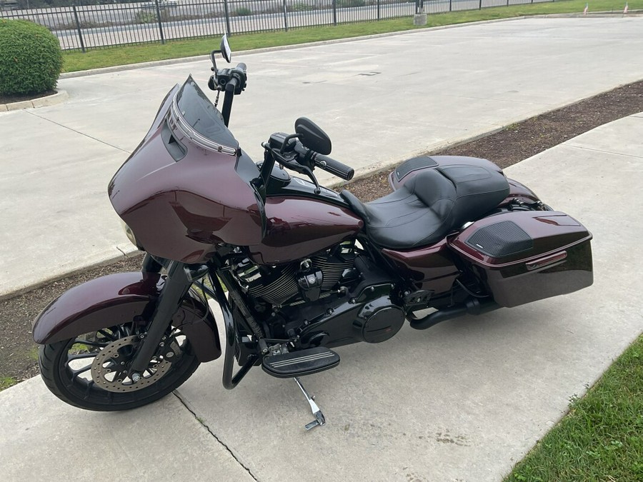 FLHXS 2018 Street Glide® Special