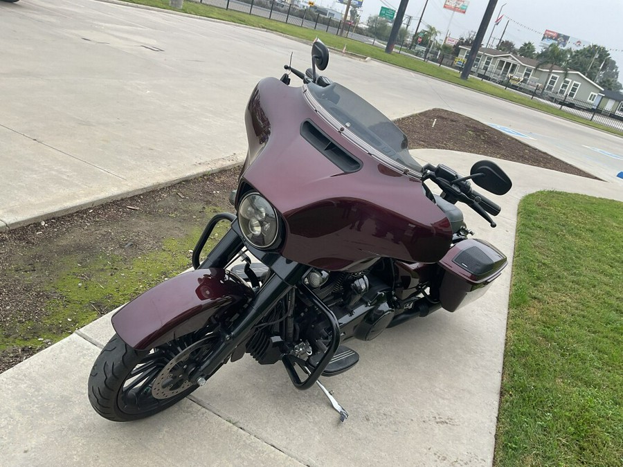 FLHXS 2018 Street Glide® Special
