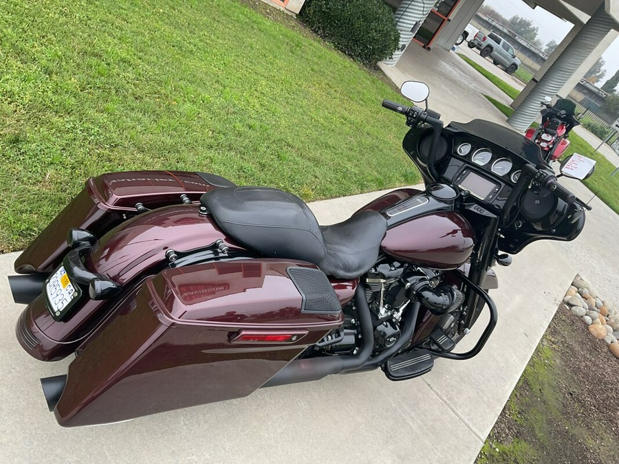 FLHXS 2018 Street Glide® Special