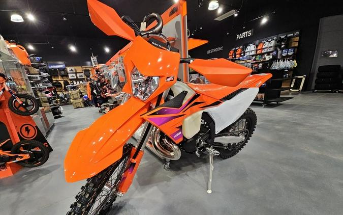 FIRST LOOK! KTM INTRODUCES 2024 KTM 300XC-W HARD-ENDURO MODEL