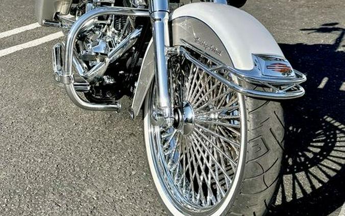 2009 Harley-Davidson® FLSTC - Heritage Softail®