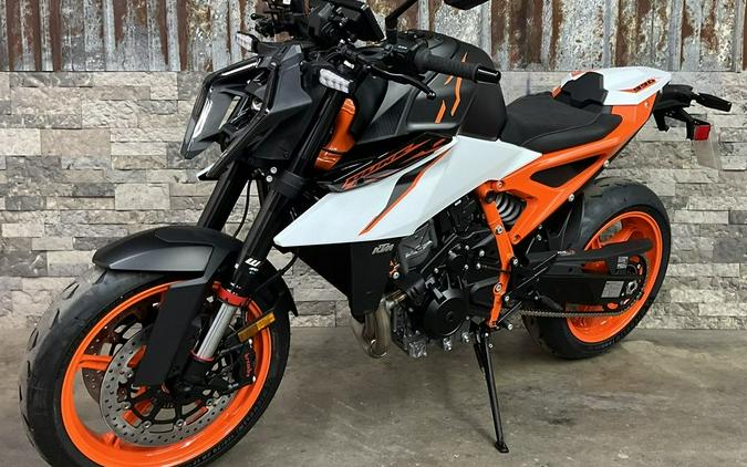 2026 KTM 990 Duke R