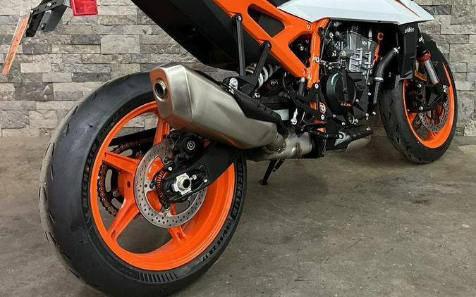 2026 KTM 990 Duke R
