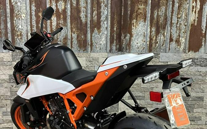 2026 KTM 990 Duke R