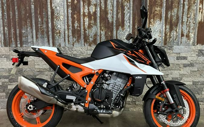2026 KTM 990 Duke R