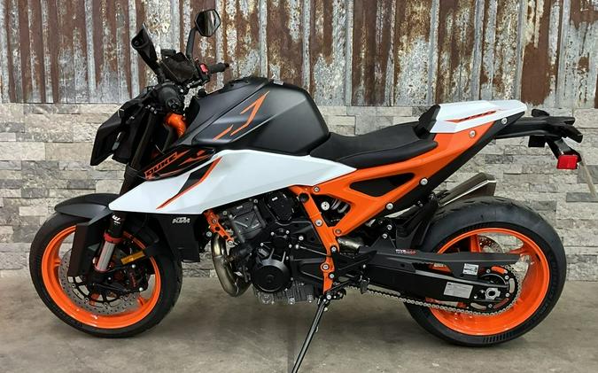 2026 KTM 990 Duke R