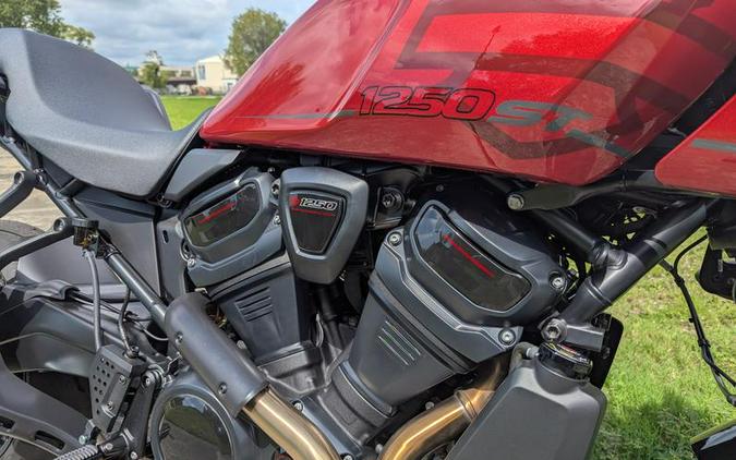 2025 Harley-Davidson® RA1250ST - Pan America® 1250 ST