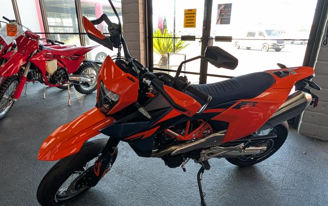 2026 KTM 690 SMC R - 789734