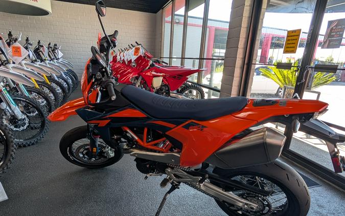 2026 KTM 690 SMC R - 789734