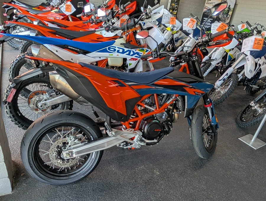 2026 KTM 690 SMC R - 789734