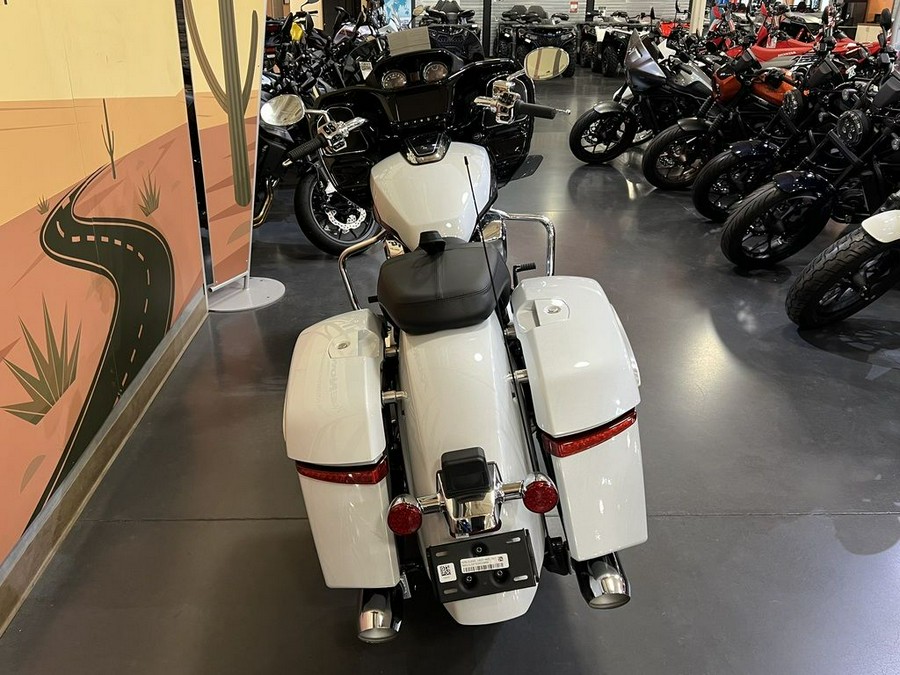 2025 Indian Motorcycle® Challenger® Limited 112 Ghost White Metallic with Black Metallic