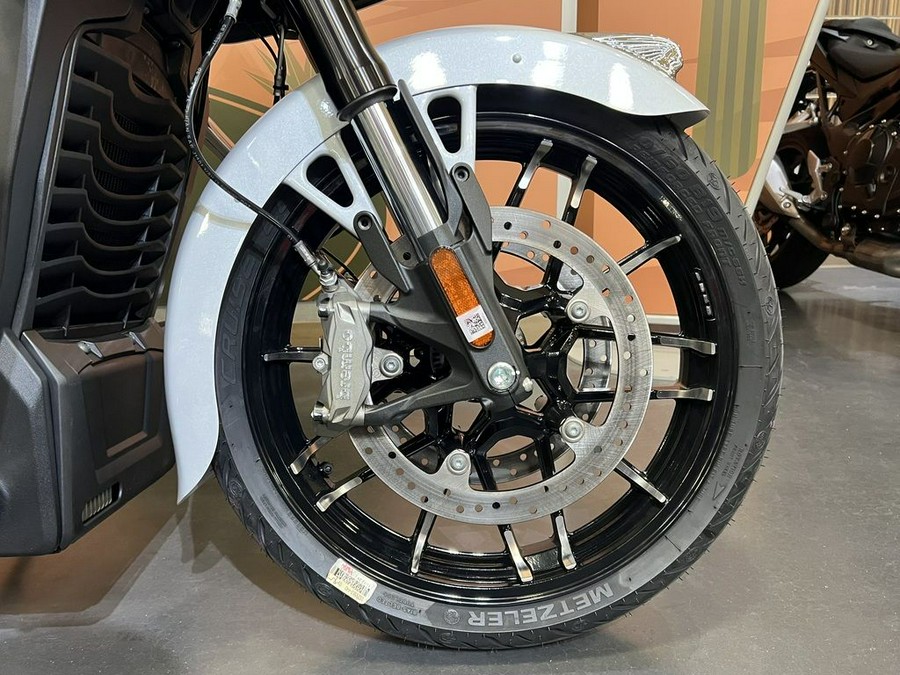 2025 Indian Motorcycle® Challenger® Limited 112 Ghost White Metallic with Black Metallic