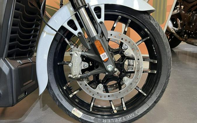 2025 Indian Motorcycle® Challenger® Limited 112 Ghost White Metallic with Black Metallic