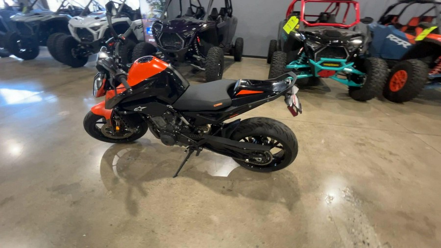 2022 KTM 890 DUKE