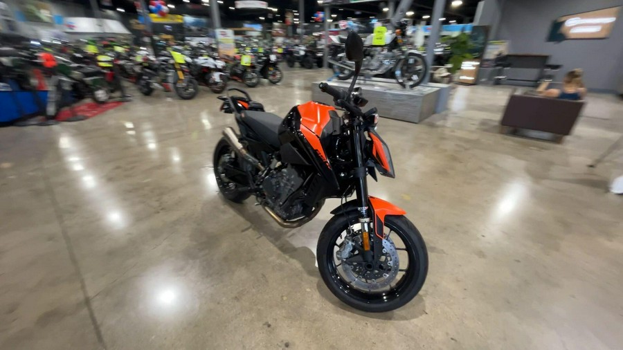2022 KTM 890 DUKE