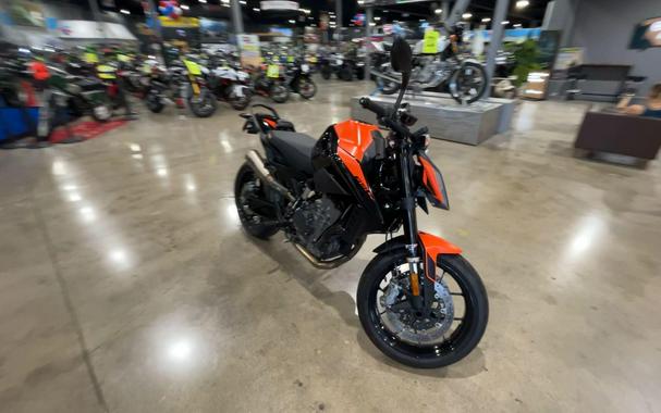 2022 KTM 890 DUKE