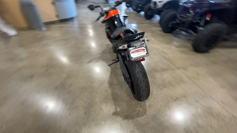 2022 KTM 890 DUKE
