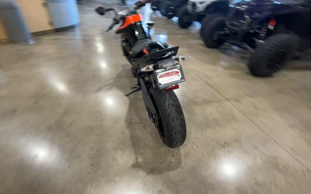 2022 KTM 890 DUKE