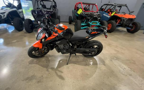 2022 KTM 890 DUKE