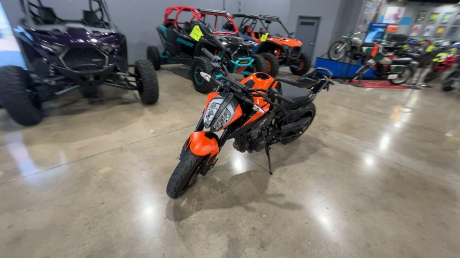 2022 KTM 890 DUKE