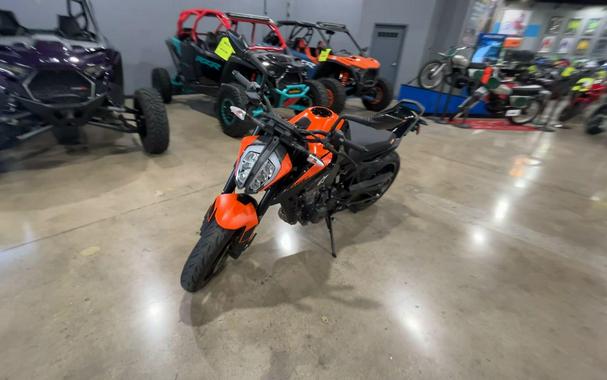 2022 KTM 890 DUKE