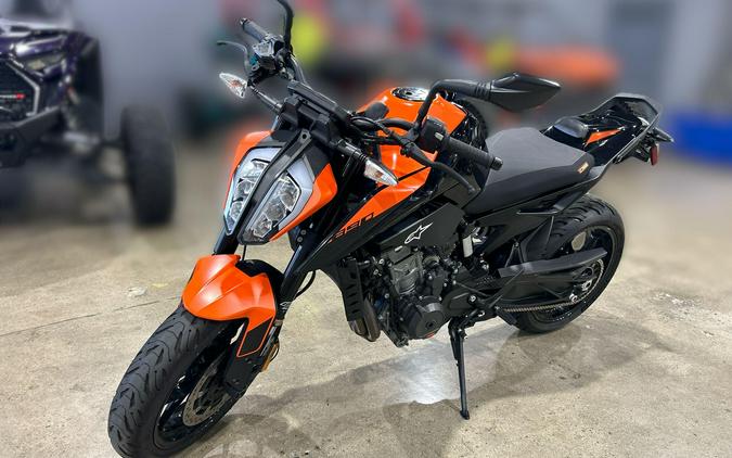 2022 KTM 890 DUKE