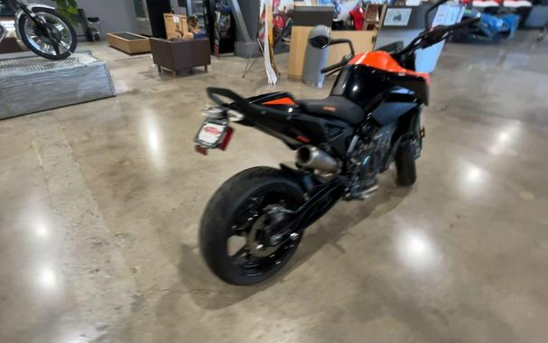 2022 KTM 890 DUKE