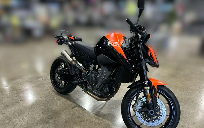 2022 KTM 890 DUKE
