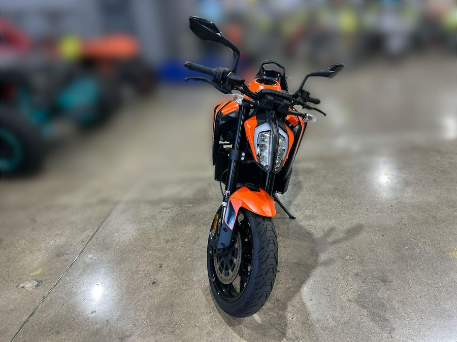2022 KTM 890 DUKE