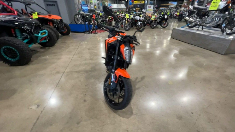 2022 KTM 890 DUKE