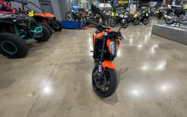 2022 KTM 890 DUKE